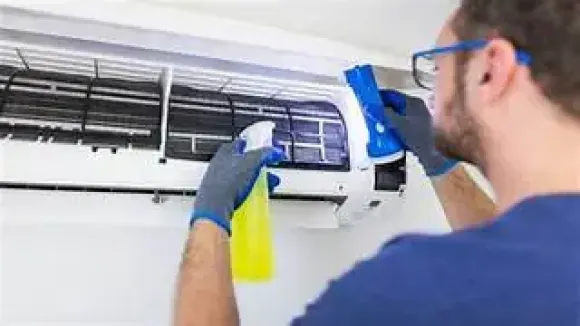 Vì Sao Cần Vệ Sinh Máy Lạnh Định Kỳ? Những Lợi Ích Quan Trọng Không Nên Bỏ Qua